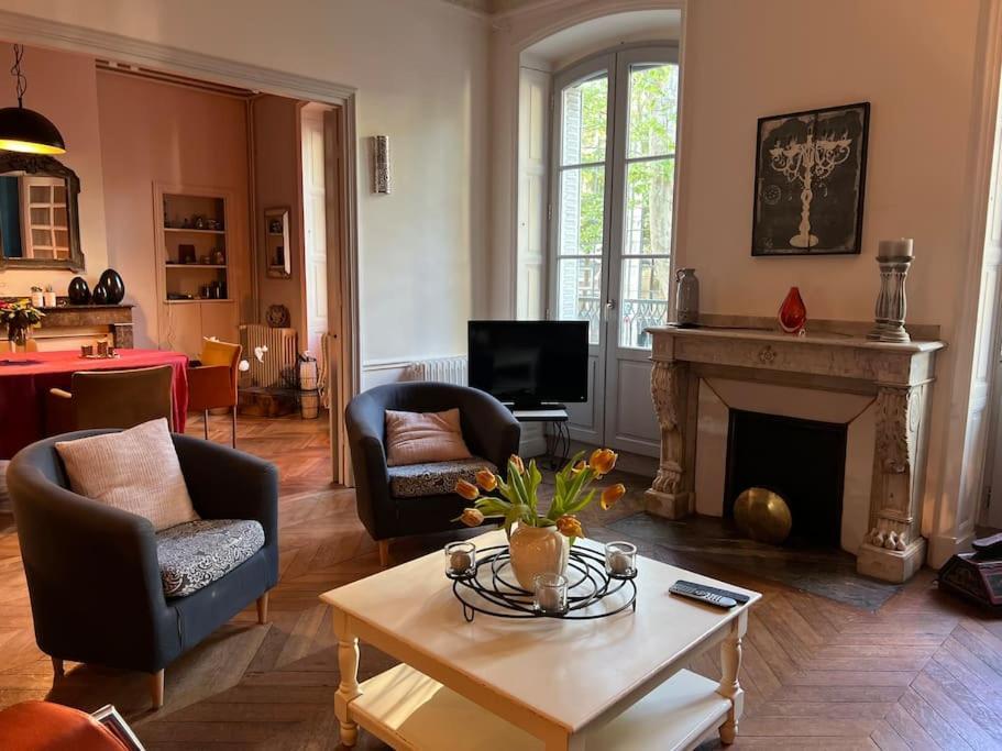 Coeur De Ville, Garage Prive Et Gratuit Avec Terrasse ! Cahors Exterior photo